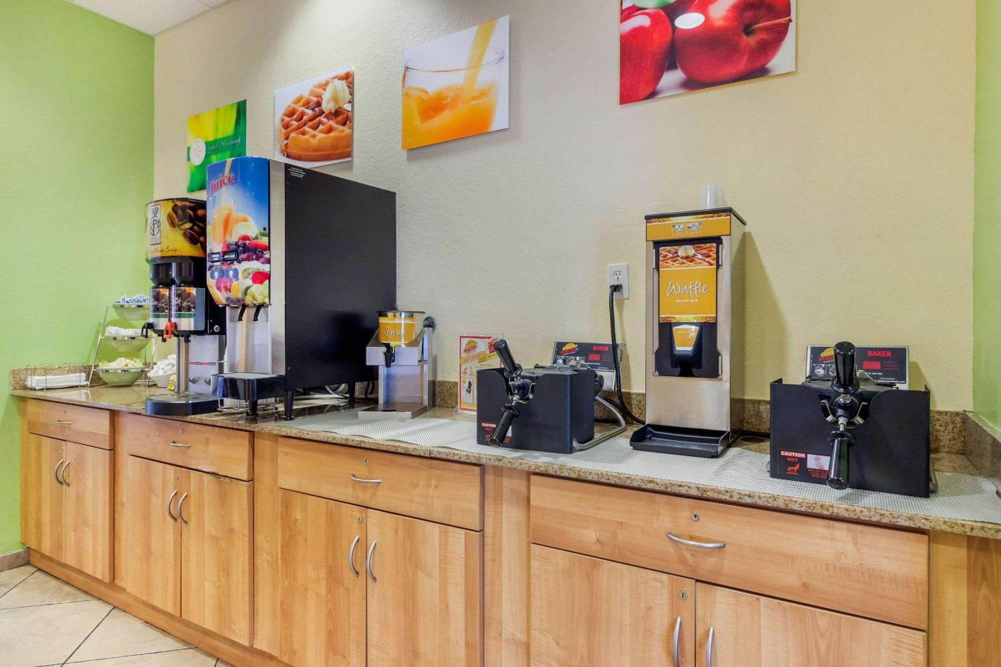 Quality Inn & Suites Lehigh Acres Fort Myers Extérieur photo